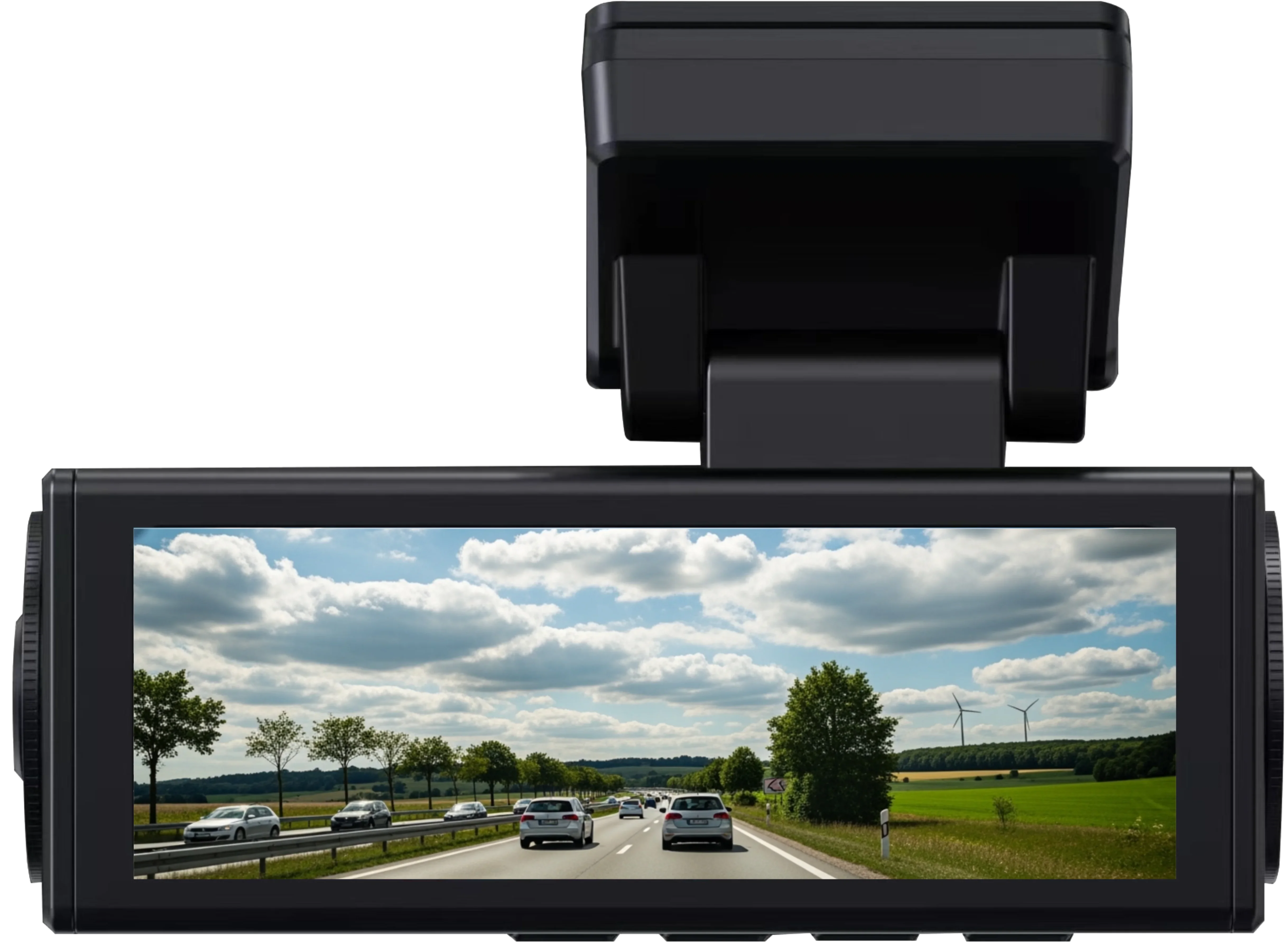 Dijital bir dikiz aynası ekranı, parçalı bulutlu bir gökyüzü altında ağaçlar, tarlalar ve rüzgar türbinleri bulunan bir otoyolda ilerleyen arabaları gösterir.